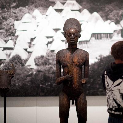 „Atlas der Abwesenheit“: Kulturgüter aus Kamerun in deutschen Museen