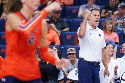 S4 Ep684: This Week in Auburn Volleyball with Head Coach Brent Crouch 10/29/24 S4 Ep684: This Week in Auburn Volleyball with Head Coach Brent Crouch 10/29/24