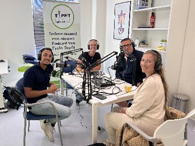 Topfit op de Cast: Aflevering 14- Slaaptherapie. We ontvangen Leonie en Danique, beiden Slaaptherapeuten en we bespreken o.a. ons slaapritme, schermgebruik voor het slapengaan en mogen we eigenlijk een powernap doen?