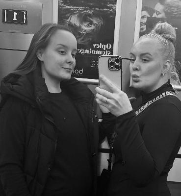 Þau ætluðu sér að eyðaleggja líf 17 ára stelpu. Þau ætluðu sér að eyðaleggja líf 17 ára stelpu.