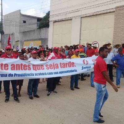 Reportagem sobre manifestação contra a reforma da previdência em Coité Reportagem sobre manifestação contra a reforma da previdência em Coité