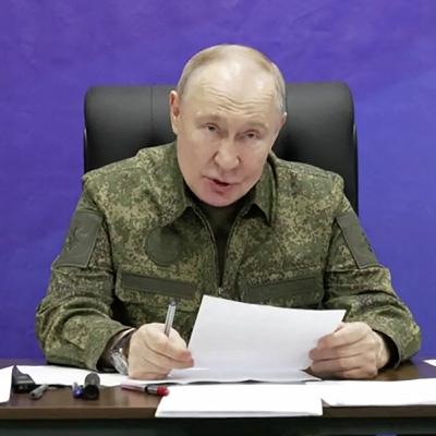 NATO head mocks Putin for dressing ‘like a soldier on the front’ NATO head mocks Putin for dressing ‘like a soldier on the front’