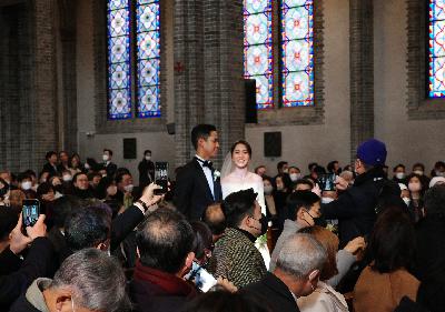 Conglomerate families are choosing business marriages over political, government ones Conglomerate families are choosing business marriages over political, government ones