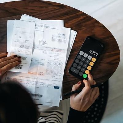 300,000 households behind in paying electricity bills in May