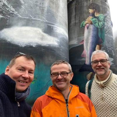 S3E1 Hvad skjer med lakselusen når oppdrettslaksen håndteres? En vitenskaplig særutgave. S3E1 Hvad skjer med lakselusen når oppdrettslaksen håndteres? En vitenskaplig særutgave.