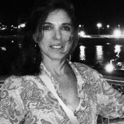 EU,... Com saudades dos abraços, nesse momento difícil