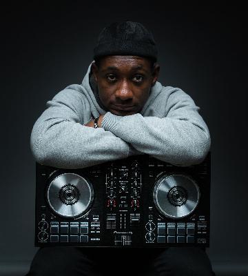 Mastering the Groove: DJing Dance Events with Premier Funk DJ Sid Tucky