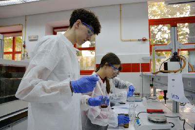 La Facultad de Ciencias y Tecnologías Químicas vuelve a conectar el talento de la UCLM con el tejido empresarial