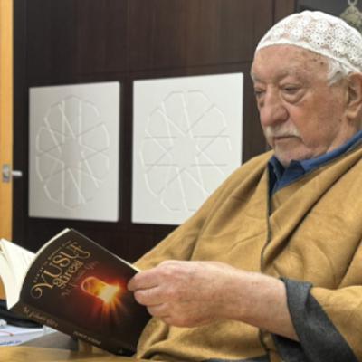 Âhir zamanda bir duman zuhûr edecek... M. Fethullah Gülen Hocaefendi Âhir zamanda bir duman zuhûr edecek... M. Fethullah Gülen Hocaefendi