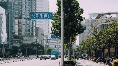在无锡荡马路 崇安寺