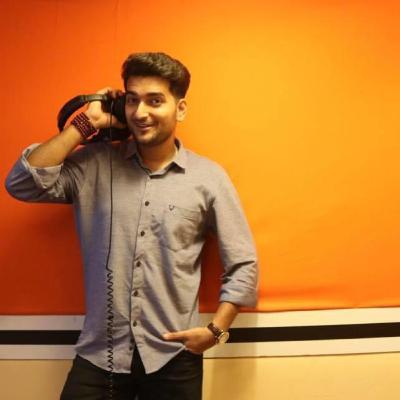 RJ Abhimanyu says about is it true that do pyar karne walo ke bich jealousy ho