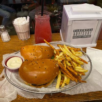 Israel (2020) Dag 5: Vitrina-burgare, Cocktails & Exit Israel (i förväg)