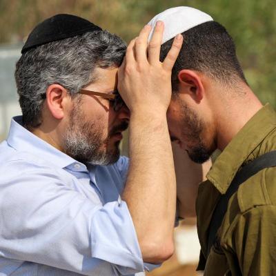 Do Fish Sin? Noah, the Tower of Babel, and Rainbows (Guest Rabbi Pinchas Allouche) Do Fish Sin? Noah, the Tower of Babel, and Rainbows (Guest Rabbi Pinchas Allouche)