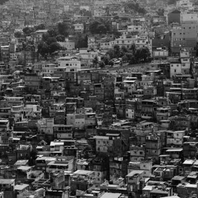 Os motivos de tantas favelas no Brasil.