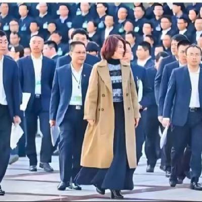 VOL.6 董明珠——制造出"工业皇冠明珠"的她，为何总在舆论的风口浪尖？
