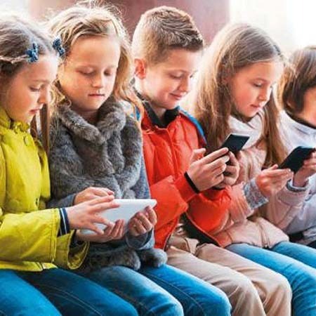 زندگی در مقابل صفحه نمایش