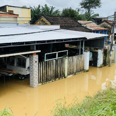 Tin trong nước - Đà Nẵng: Người dân vùng rốn lũ chưa kịp dọn nhà, nước lũ lại tràn về Tin trong nước - Đà Nẵng: Người dân vùng rốn lũ chưa kịp dọn nhà, nước lũ lại tràn về