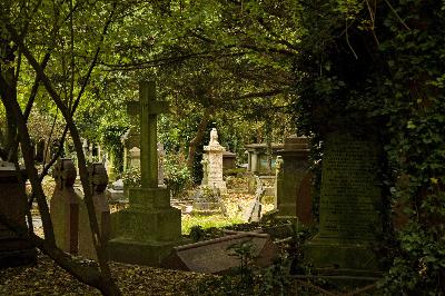 Take a tour of London's Highgate Cemetery Take a tour of London's Highgate Cemetery