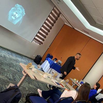 Como ser Incompatible cuando vas a vender tips y herramientas por Jhonny Aponza